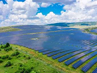 Apple: Στρατηγική συνεργασία με την  HELLENiQ ENERGY για τις ΑΠΕ