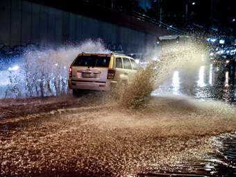 Επελαύνει ο Byron: Ισχυρές καταιγίδες στην Αττική, διαδοχικά μηνύματα του 112 σε όλη τη χώρα - Πού εντοπίζονται προβλήματα - Πώς εξελίσσονται τα φαινόμενα