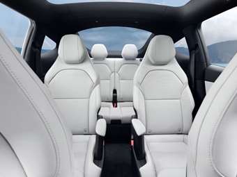 Αυτό είναι το SUV που χωράει 25 βαλίτσες και 20 τσάντες