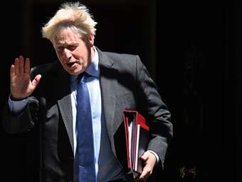 Partygate: Οι Βρετανοί βουλευτές υιοθετούν έκθεση-καταπέλτη κατά του Μπόρις Τζόνσον