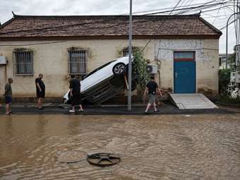 Κίνα: Δεκάδες χιλιάδες άνθρωποι εγκατέλειψαν τις εστίες τους μετά τις καταρρακτώδεις βροχές