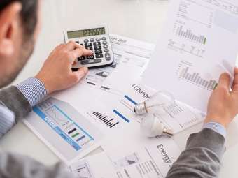 Ξέφυγαν παρά την επιδότηση οι λιανικές τιμές του ρεύματος – Τι δείχνει η σύγκριση με την Ευρώπη