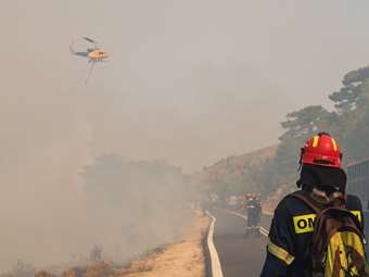 Αντιπολιτευτικές βολές για έλλειψη σχεδιασμού και πρόληψης, εν μέσω νέων καταστροφικών πυρκαγιών