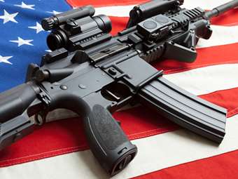 Ο Τραμπ ακύρωσε την οδηγία Μπάιντεν για την εποπτεία της χρήσης αμερικανικών όπλων