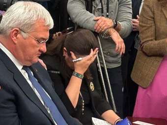 Άναυδη η Ουκρανή πρέσβης στον Λευκό Οίκο μετά τον καυγά Τραμπ - Ζελένσκι