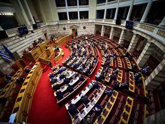 Σε πολύ υψηλούς τόνους η "μάχη" για την πρόταση δυσπιστίας