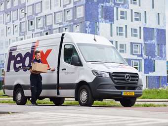 Μελέτη FedEx: Οι παραδόσεις δεμάτων στην Ευρώπη θα φτάσουν τα 6,2 δισ. κατά την εορταστική περίοδο - Ρεκόρ μετά την πανδημία