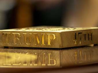 Έρχεται η "χρυσή κάρτα Τραμπ": Πώληση τίτλων μόνιμης διαμονής έναντι 5 εκατ. δολαρίων