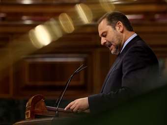 Ισπανία: Αρνήθηκε να παραιτηθεί ο πρώην υπουργός Μεταφορών στον απόηχο του φερόμενου σκανδάλου με τις μάσκες