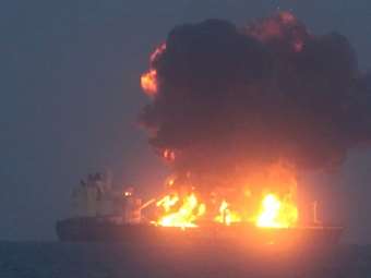 Ξεκινά εντός της μέρας η επιχείρηση ρυμούλκησης του φλεγόμενου δεξαμενόπλοιου Sounion