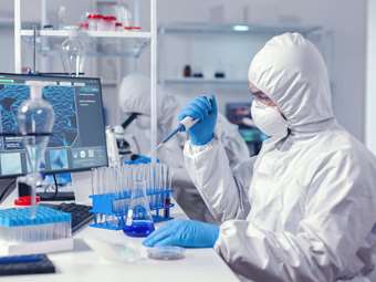 Θ. Βασιλακόπουλος: Η συχνότητα των αυτοάνοσων αυξάνεται μετά τη φυσική νόσηση και όχι μετά τον εμβολιασμό για COVID19