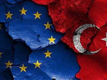 Η ΕΕ καταδικάζει τις συλλήψεις δημοσιογράφων στην Τουρκία