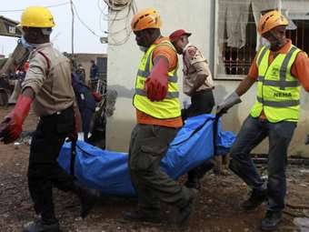 Νιγηρία: Τουλάχιστον 60 νεκροί από την ανατροπή βυτιοφόρου γεμάτου βενζίνη