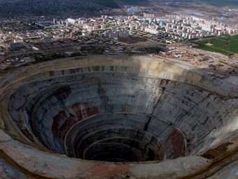 ΕΕ: Η μεγαλύτερη ρωσική εταιρεία διαμαντιών προστέθηκε στον κατάλογο κυρώσεων