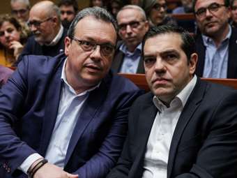 Μάχη οπισθοφυλακής Φάμελλου στο μεγάλο χτύπημα Τσίπρα