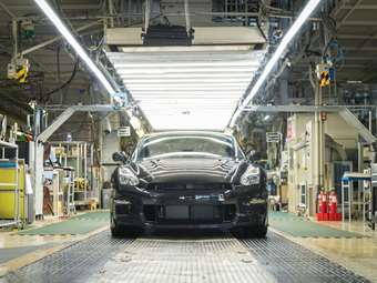 Αυτό είναι το τελευταίο Nissan GT-R R35 που βγαίνει από τη γραμμή παραγωγής
