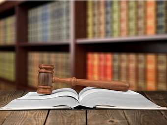 Υπογραφές για τα Τέμπη: Μπορούν να αλλάξουν τον νόμο περί ευθύνης υπουργών;