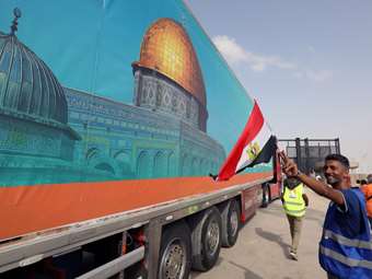 Γάζα: 400 φορτηγά με ανθρωπιστική βοήθεια εισήλθαν σήμερα από το πέρασμα της Ράφα