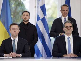 Politico: Η Ελλάδα υιοθετεί την ενεργειακή ατζέντα των ΗΠΑ - Πρώτη στην ΕΕ που συμμετέχει ενεργά στην αντικατάσταση του ρωσικού αερίου με LNG