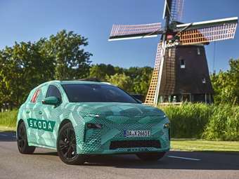 Skoda Elroq: Πρώτες εικόνες και στοιχεία του νέου ηλεκτρικού SUV