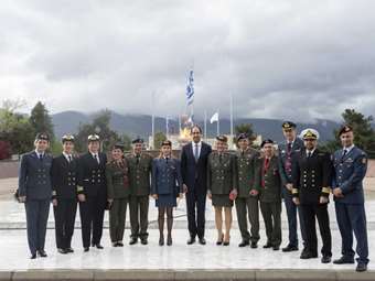 Υποδοχή της Ολυμπιακής Φλόγας στο στρατόπεδο "Παπάγου" παρουσία του υφυπουργού Εθνικής Άμυνας, Ιω. Κεφαλογιάννη