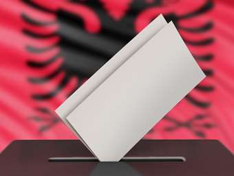 Πολιτική ένταση στις εκλογές της Αλβανίας – Σύζυγος υποψήφιας συνελήφθη ανήμερα της κάλπης