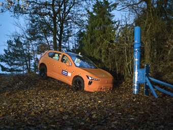 Δείτε το εντυπωσιακό crash test του Volvo EX60-το έριξαν σε κολώνα