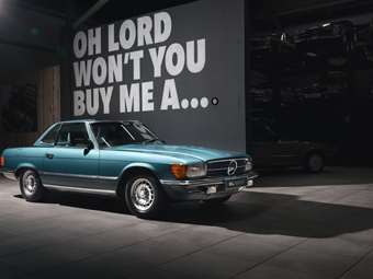 Στα 92 του πούλησε τη Mercedes 500SL που είχε ανέγγιχτη για 40 χρόνια (video)