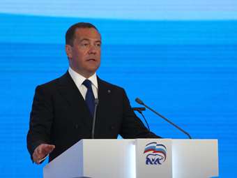 Μεντβέντεφ: Αν η Ουκρανία συμφωνήσει να εγκαταλείψει εδάφη για το ΝΑΤΟ, θα πρέπει να χάσει και το Κίεβο