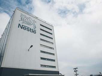 Βαριές απώλειες για τη Nestle μετά την αποχώρηση του CEO