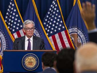 Πάουελ: Σε "δύσκολη κατάσταση" η Fed καθώς αντιμετωπίζει ανοδικούς κινδύνους στον πληθωρισμό και καθοδικούς στην απασχόληση