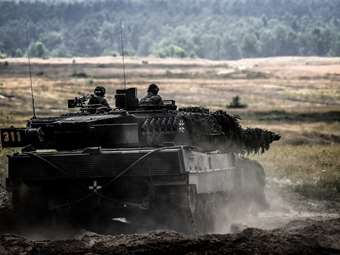 Ουκρανία: Ολλανδία και Δανία ετοιμάζονται να παραδώσουν 14 ανακαινισμένα άρματα μάχης Leopard 2