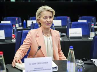 Εξιτήριο για την Φον ντερ Λάιεν: Επέστρεψε στο σπίτι ύστερα από μια εβδομάδα νοσηλείας