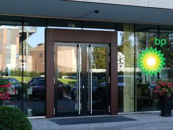 BP: Στα 2,21 δισ. δολ. τα κέρδη γ' τριμήνου - Σταθερό το πρόγραμμα αγοράς ιδίων μετοχών