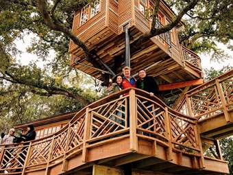 Μέσα στο δεντρόσπιτο 400.000 δολαρίων ενός δισεκατομμυριούχου