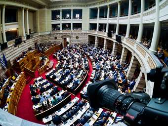 Βουλή: Εγκρίθηκε η παραμονή του Γ. Βουρλιώτη στην προεδρία της Αρχής για το ξέπλυμα του μαύρου χρήματος και ο ορισμός των μελών της