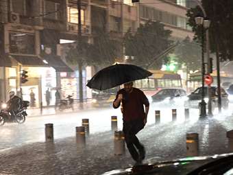 Πού θα χτυπήσει η κακοκαιρία με ισχυρές καταιγίδες, χαλάζι και θυελλώδεις ανέμους - Αλλάζει ξανά το σκηνικό του καιρού