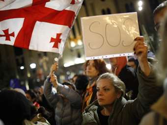 Γεωργία: Αναστέλλονται οι διαπραγματεύσεις για την ένταξη της χώρας στην ΕΕ μέχρι το 2028