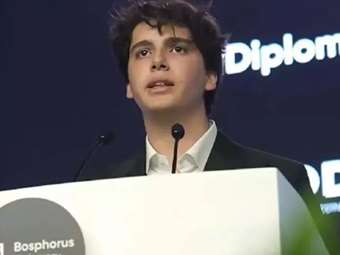 Ομέρ Ταγίπ Ερντογάν: Ο εγγονός που με την ομιλία του μπήκε στο παιχνίδι διαδοχής