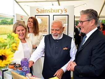 Συμφωνία ελεύθερου εμπορίου υπέγραψαν Βρετανία και Ινδία - Καταργούν και περικόπτουν δασμούς στο 90% του διμερούς εμπορίου