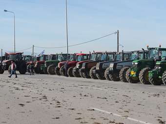 Αγρότες: Κλιμάκωση με ενίσχυση των μπλόκων αποφάσισαν οι αγρότες σε συνέλευση στη Νίκαια