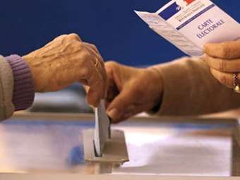 Οι Γάλλοι ετοιμάζονται για τις βουλευτικές εκλογές - Αμφίβολο αν θα προκύψει σταθερή κυβέρνηση