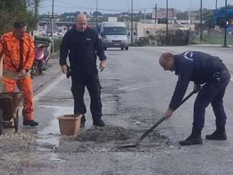 Οι λακούβες στους δρόμους και η πιο τρελή ελληνική είδηση του 2024 μέχρι τώρα