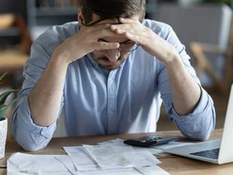 Έκρηξη οφειλετών στην εφορία - Αυξήθηκαν κατά 900.000 σε έναν μήνα