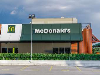 McDonald's: Κλείνει προσωρινά τα γραφεία της μέχρι να ανακοινώσει απολύσεις