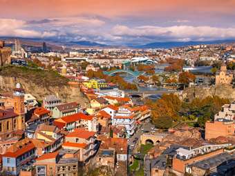 Γεωργία: Χιλιάδες άνθρωποι διαδηλώνουν πριν από την ανάληψη των καθηκόντων του νέου αμφιλεγόμενου προέδρου