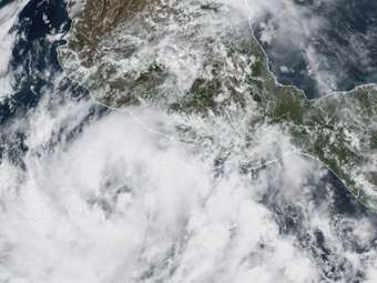 Η καταιγίδα Σαντάλ σχηματίζεται στον Ατλαντικό και κινείται κατά μήκος των ακτών της Νότιας Καρολίνας