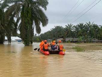 Ινδονησία: Οι νεκροί από τις πρόσφατες πλημμύρες ξεπέρασαν τους 1.000