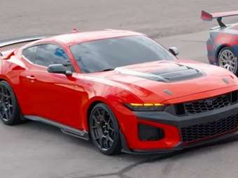 O Max Verstappen οδηγεί τη νέα έκδοση της Mustang Dark Horse (video)