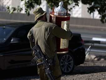 Φυλλάδια του ισραηλινού στρατού προειδοποιούν τους Λιβανέζους της μεθορίου να μην παρέχουν βοήθεια στη Χεζμπολάχ